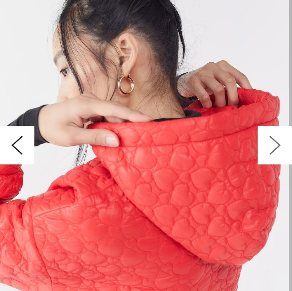NWOT Urban Outfitters Red Heart Pattern Cropped Puffer Jacket - Picture 3 of 8